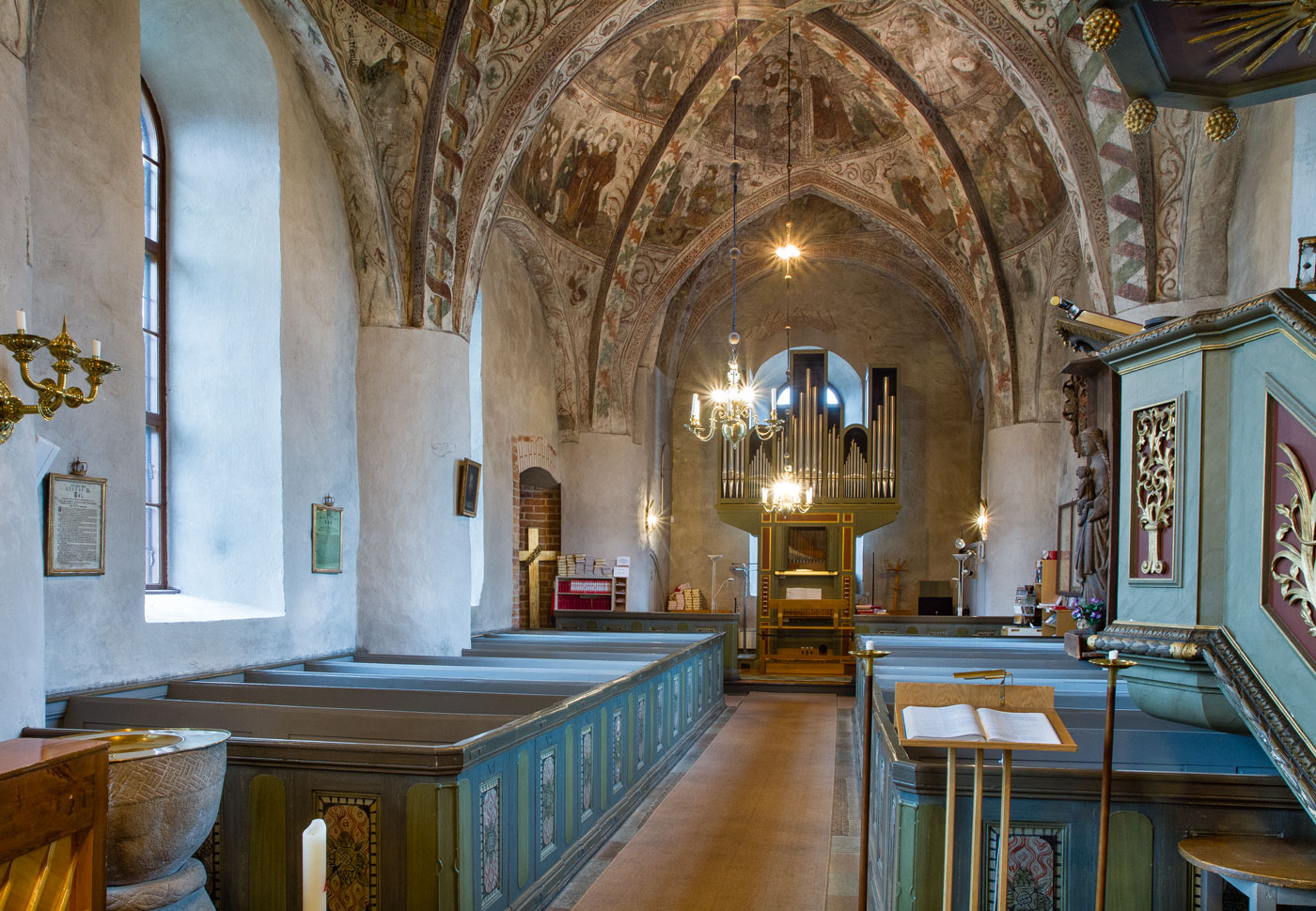 Interiör mot väster - Lagga kyrka