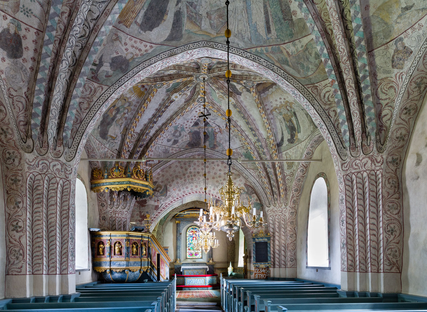 Interiör mot öster - Löts kyrka