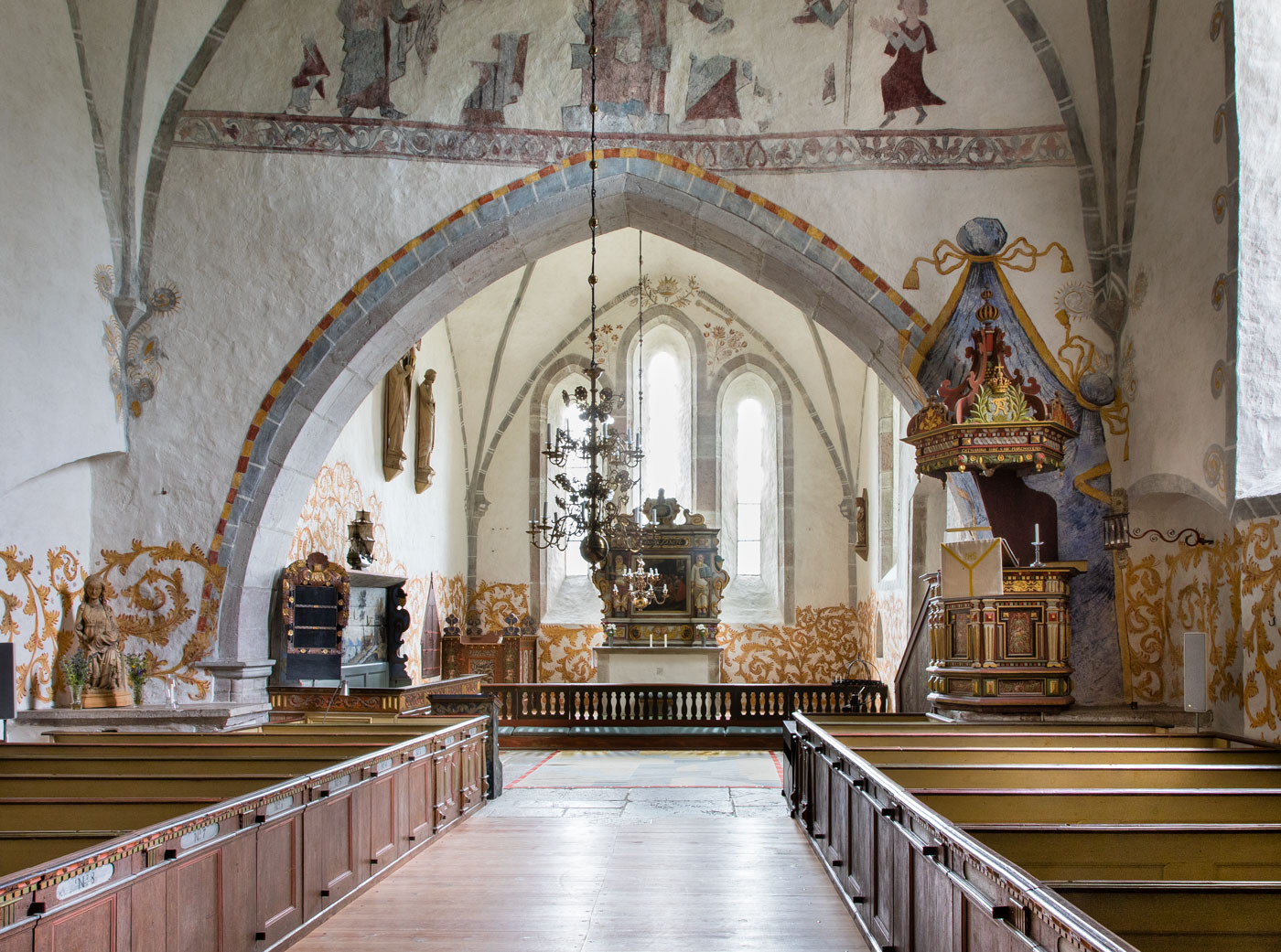 Interiör mot öster - Bros kyrka