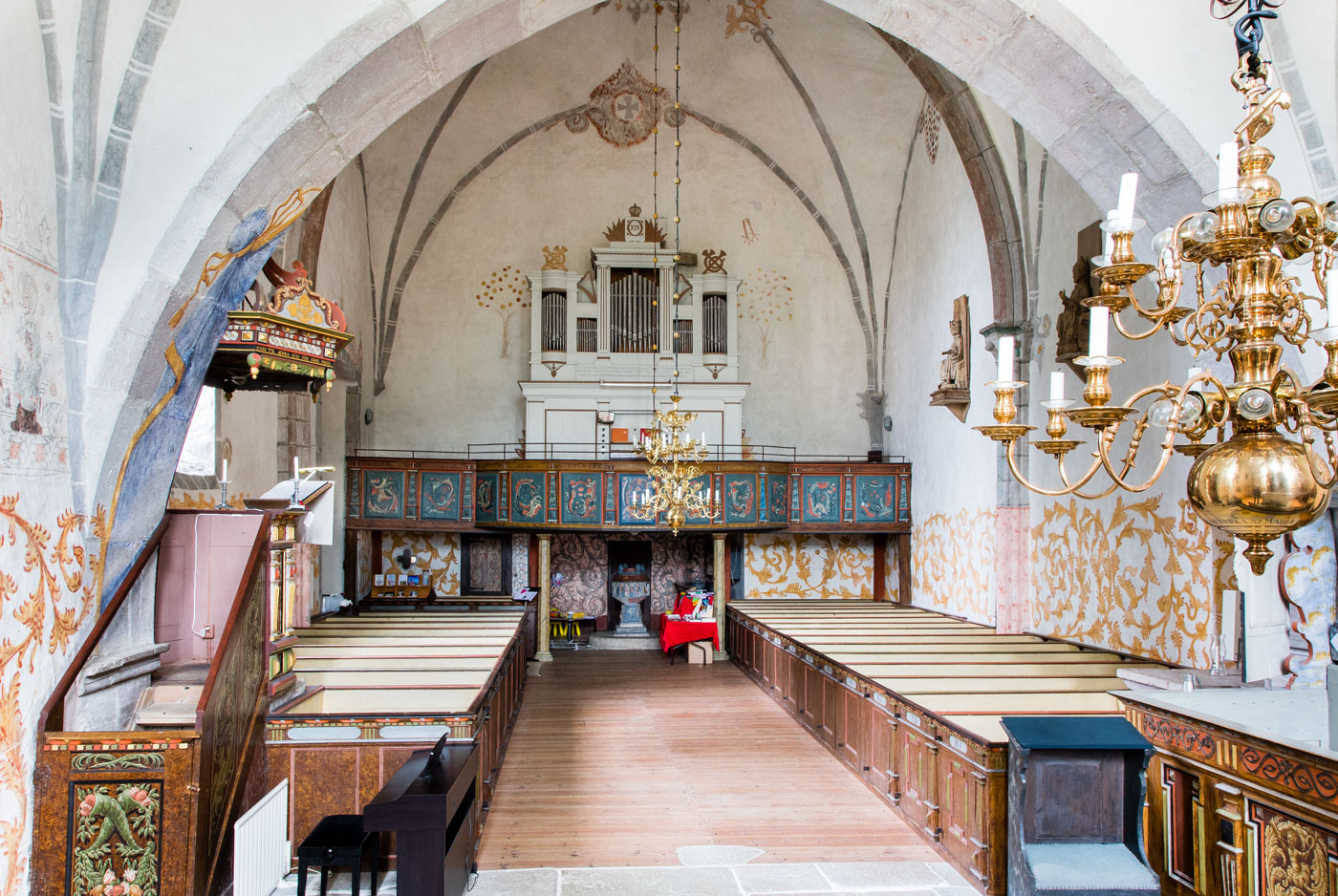 Interiör mot väster - Bros kyrka