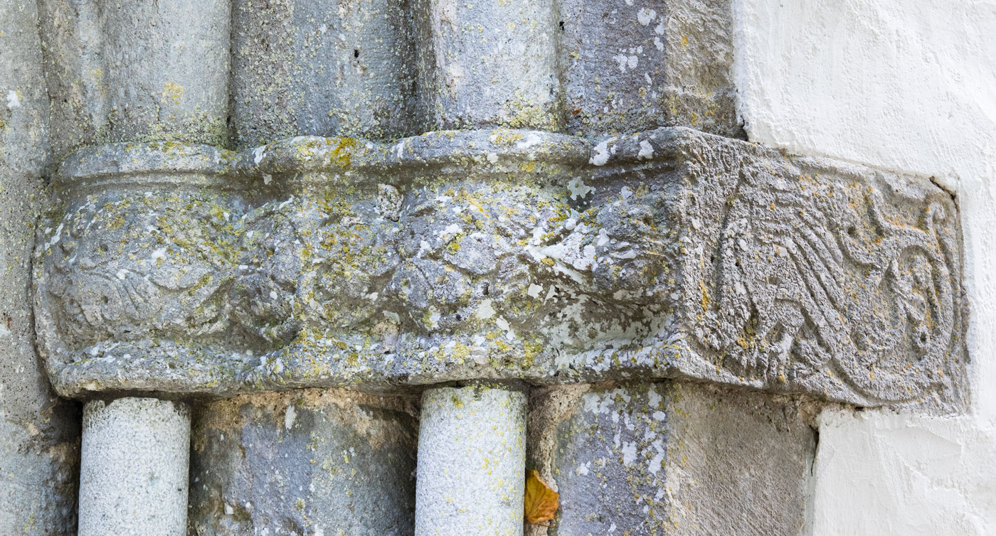 Relief, tornportalen - Gerums kyrka