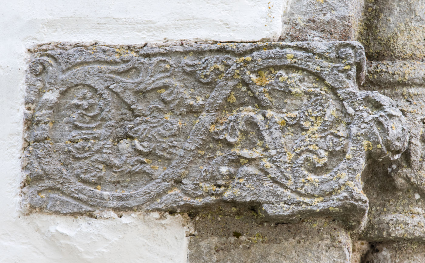 Relief, tornportalen - Gerums kyrka