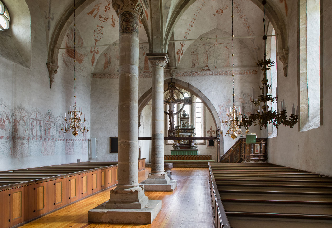 Interiör mot öster - Sanda kyrka