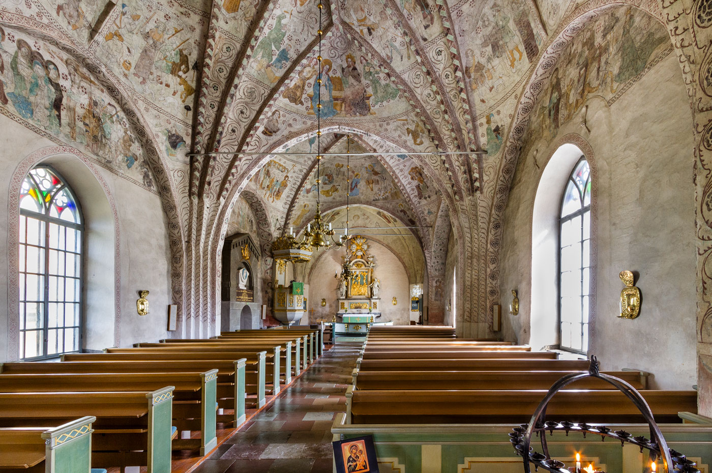 Interiör mot öster - Almunge kyrka