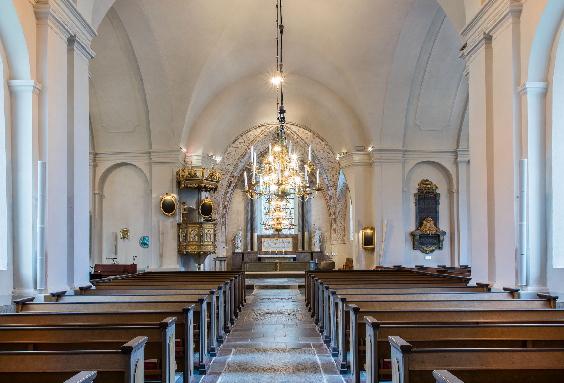 Interiör mot öster - Bälinge kyrka