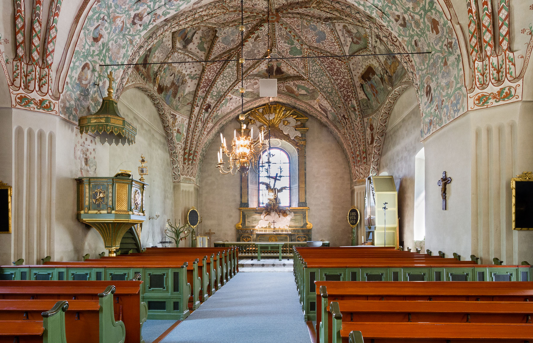 Interiör mot öster - Dingtuna kyrka