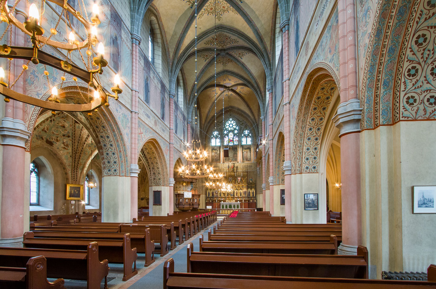 Interiör mot öster - Floda kyrka