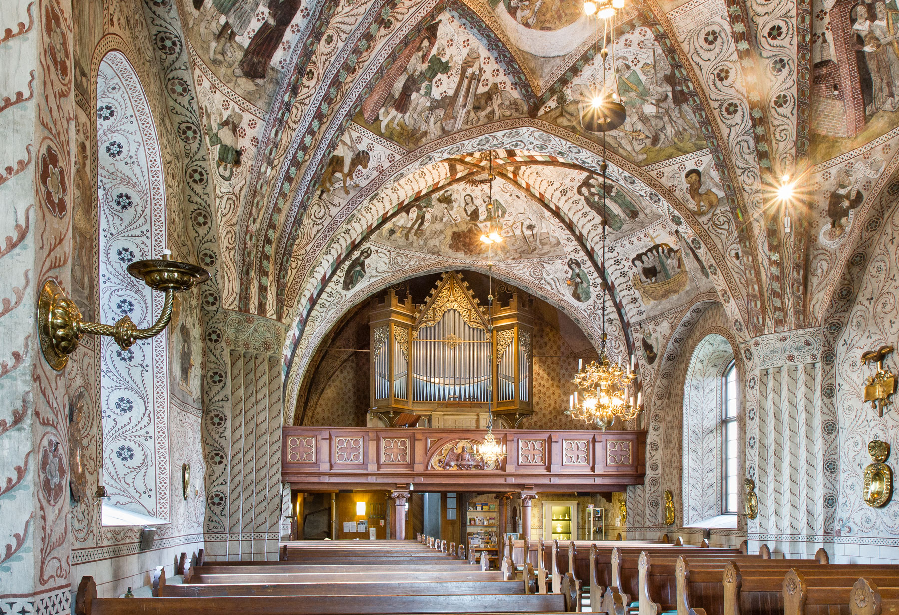 Interiör mot väster - Odensala kyrka