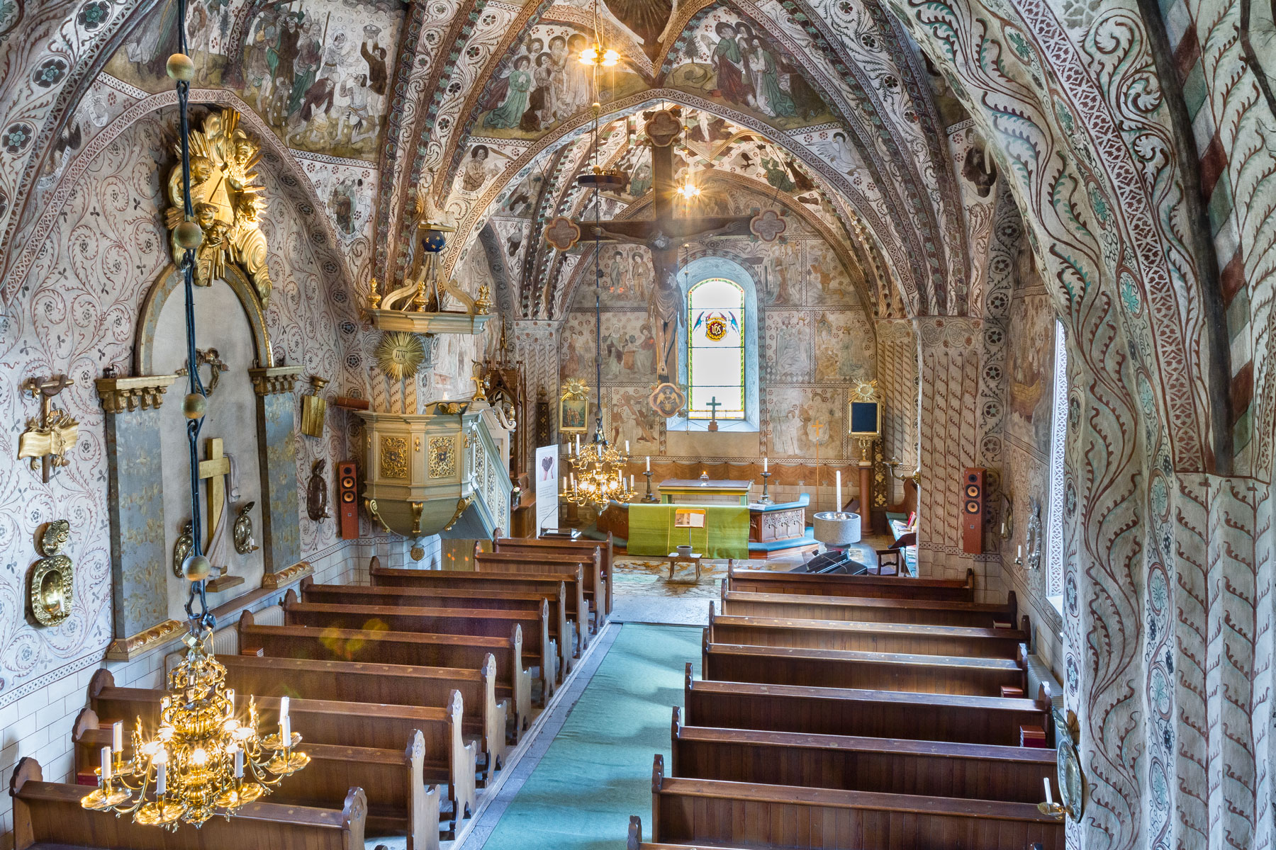 Interiör mot öster - Odensala kyrka