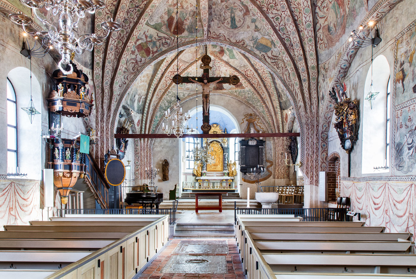 Interior mot öster - Ösmo kyrka