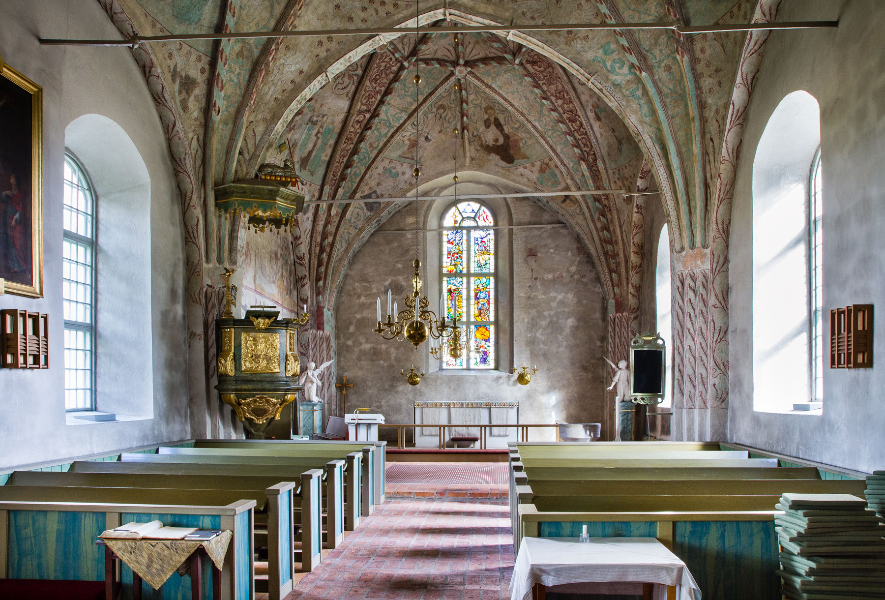 Interiör mot öster - Österunda kyrka