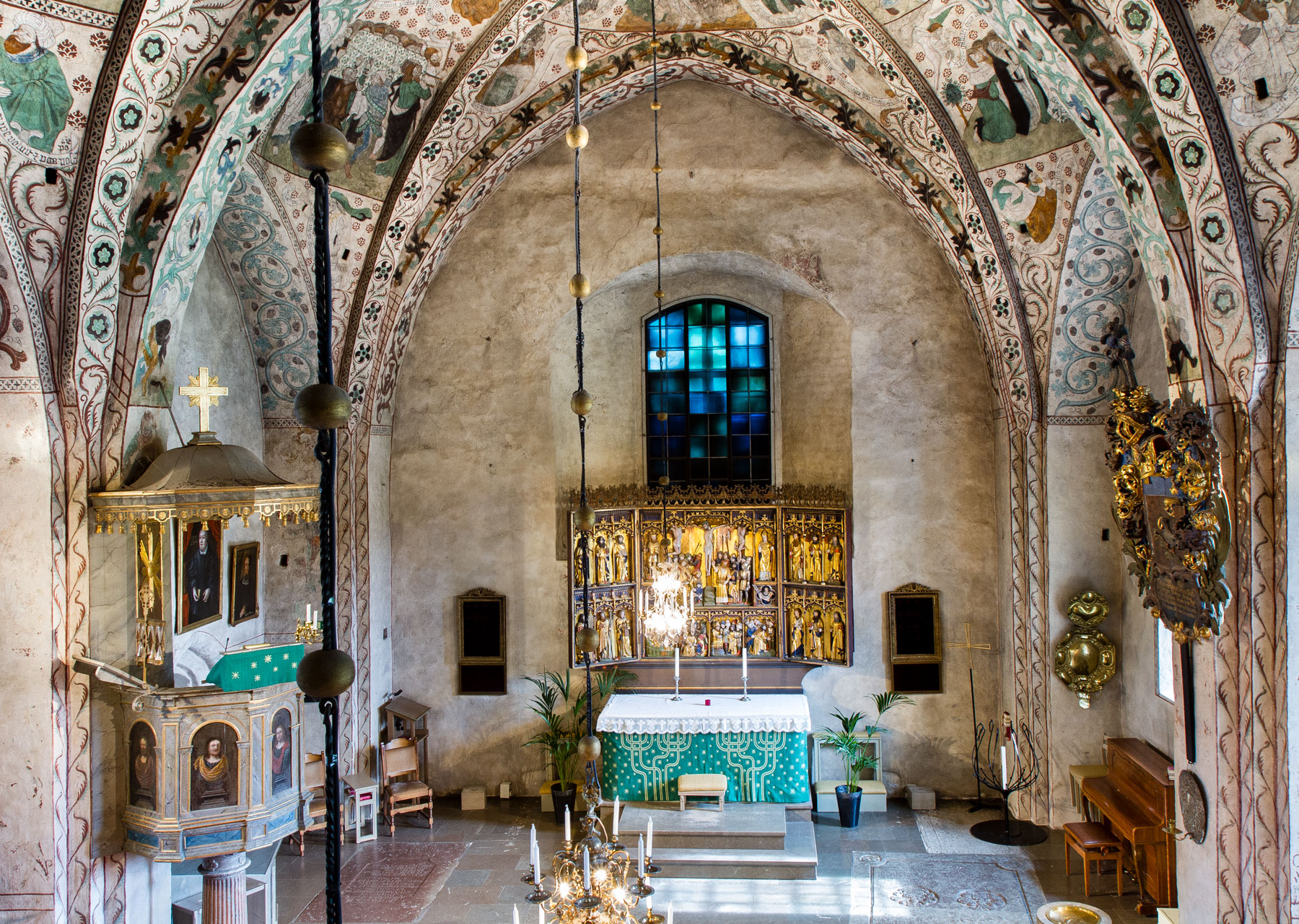 Interiör mot öster - Täby kyrka