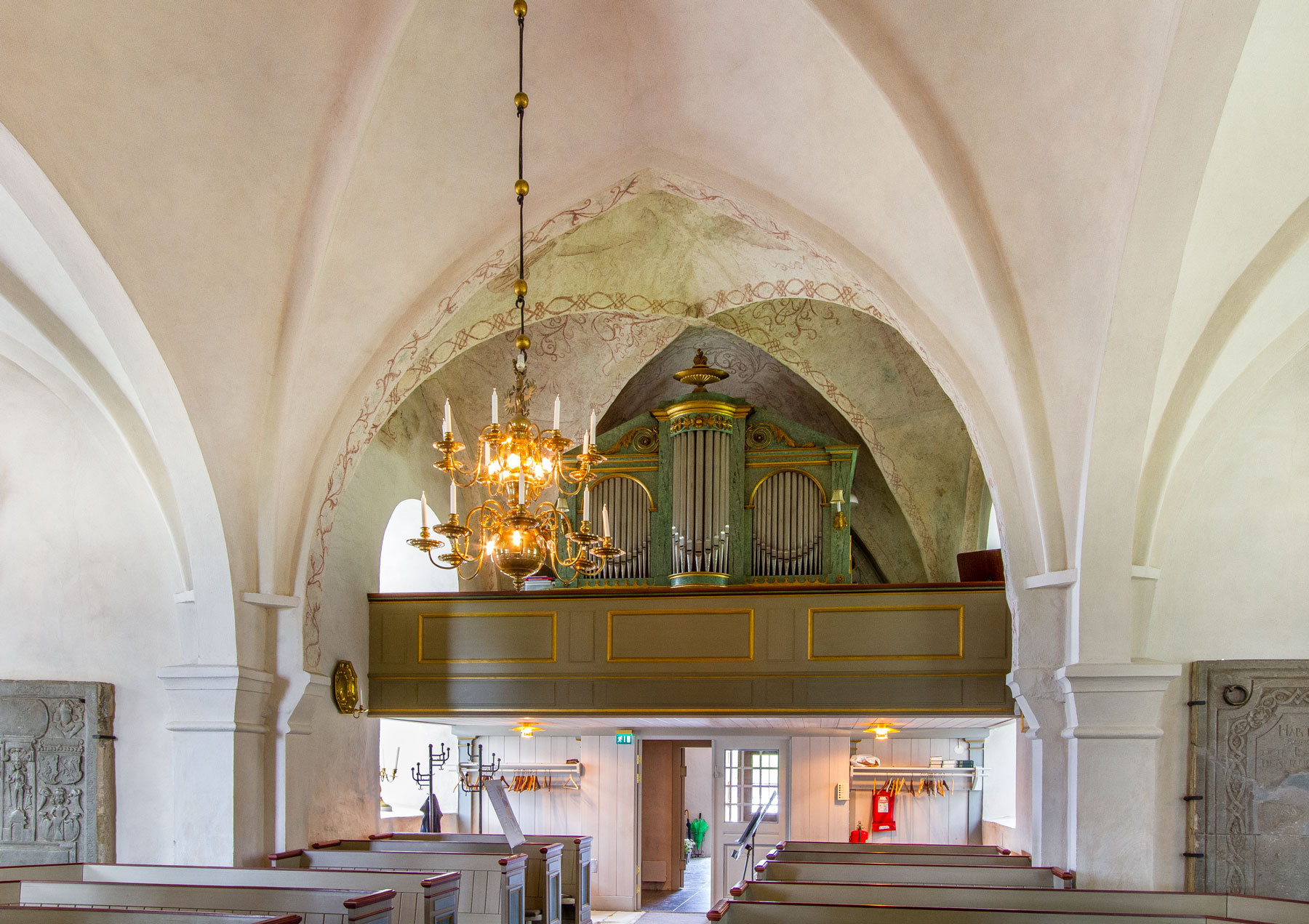 Interiör mot väster - Vårdinge kyrka