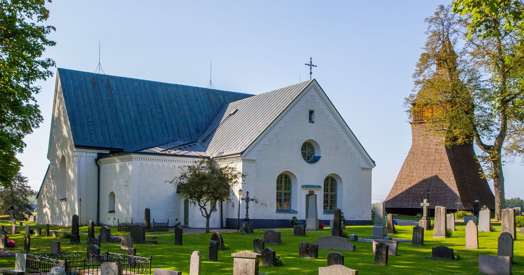 Kyrka och klockstapel - Vittinge kyrka